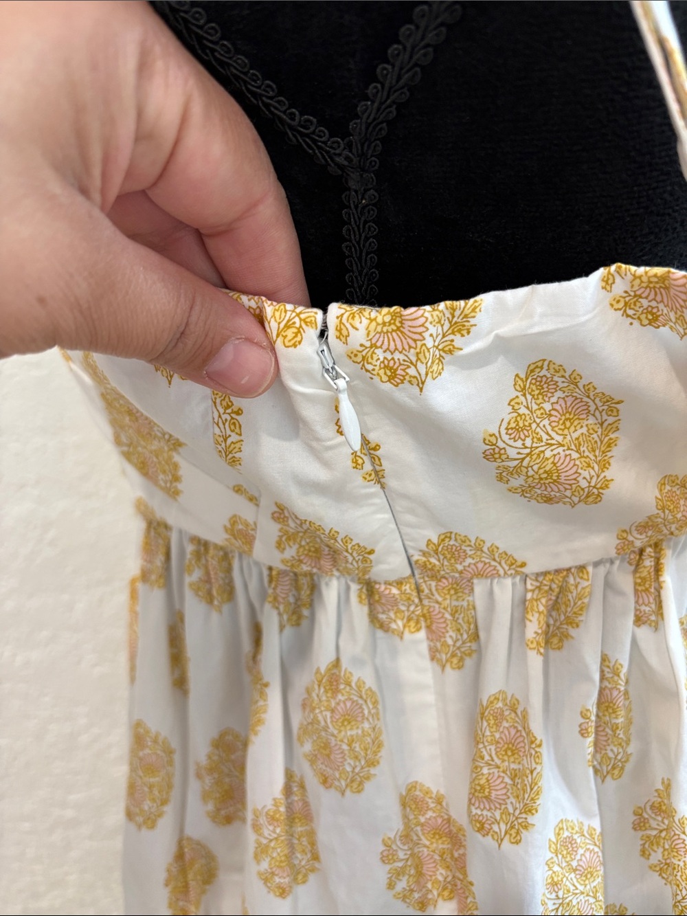 J. Crew Cream Dress with Yellow Floral Knee Length Size 4 - Picture 11 of 12